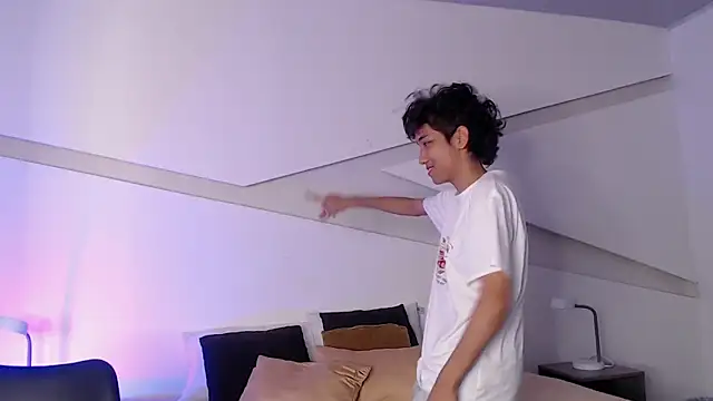 hot little bunny online show from 03-11-25, 09:37