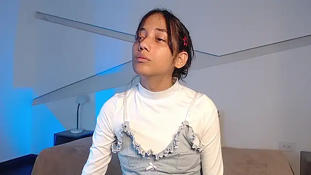 hot little bunny online show from 01-06-26, 09:07