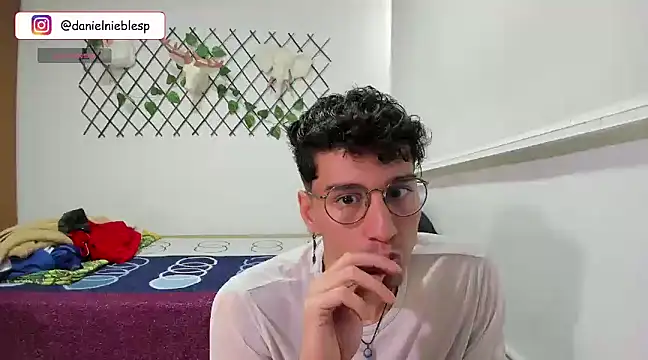 Snapshot of Jackson_Careyy chatting on 02-26-25, 06:21 Jackson Careyy online show from 02-26-25, 06:21