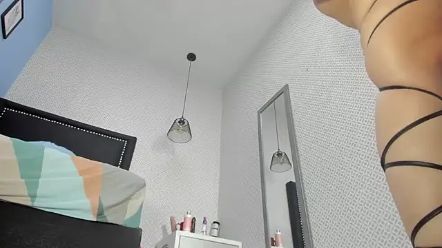 LORENADAVIES online show from 02-11-25, 04:55