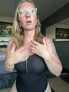 BunnyDiamond1 online show from 05-27-26, 05:10