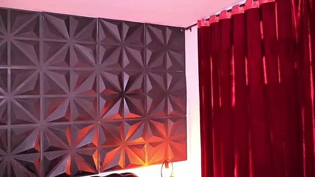 Snapshot of Misselektra__ chatting on 02-13-25, 04:43 Misselektra online show from 02-13-25, 04:43