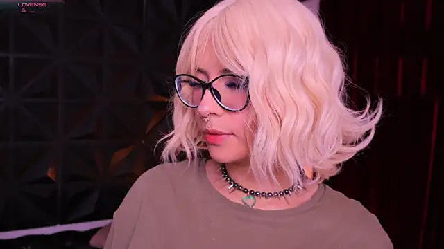 Snapshot of Misselektra__ chatting on 03-19-25, 03:41 Misselektra online show from 03-19-25, 03:41