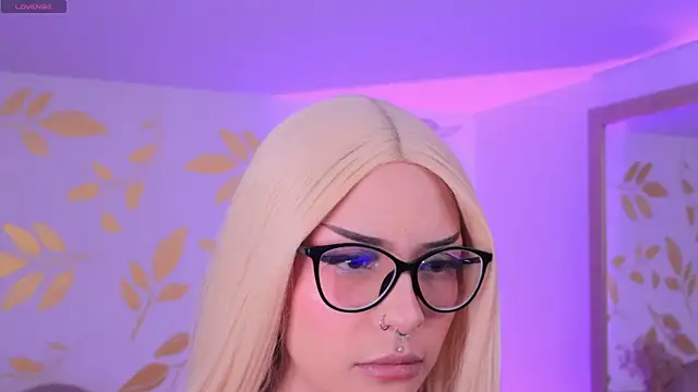 Snapshot of Misselektra__ chatting on 09-15-25, 05:07 Misselektra online show from 09-15-25, 05:07