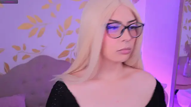 Snapshot of Misselektra__ chatting on 09-17-25, 04:36 Misselektra online show from 09-17-25, 04:36