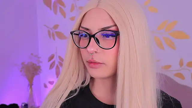 Snapshot of Misselektra__ chatting on 10-15-25, 04:01 Misselektra online show from 10-15-25, 04:01