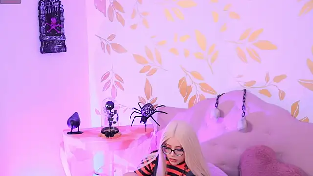 Snapshot of Misselektra__ chatting on 10-31-25, 05:19 Misselektra online show from 10-31-25, 05:19