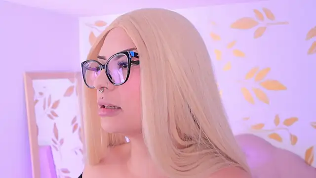 Snapshot of Misselektra__ chatting on 11-17-25, 03:56 Misselektra online show from 11-17-25, 03:56