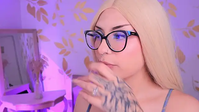 Snapshot of Misselektra__ chatting on 11-24-25, 05:07 Misselektra online show from 11-24-25, 05:07