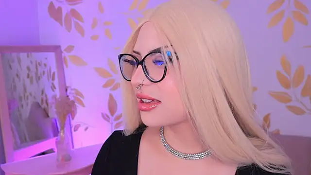 Snapshot of Misselektra__ chatting on 11-25-25, 04:56 Misselektra online show from 11-25-25, 04:56