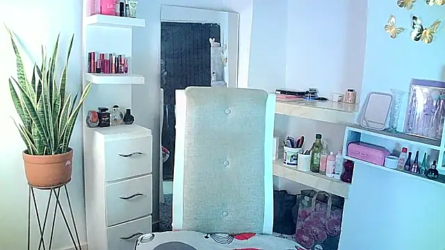 Snapshot of carmen14 chatting on 03-01-25, 01:22 carmen14 online show from 03-01-25, 01:22