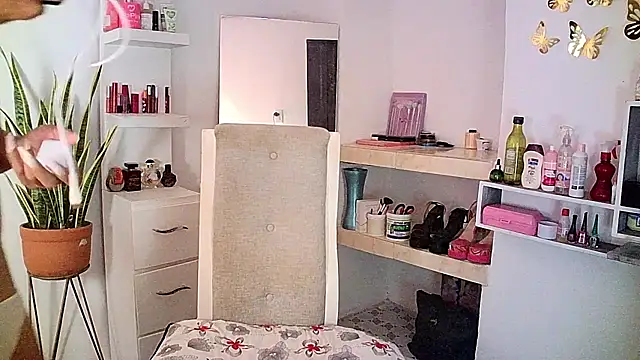 Snapshot of carmen14 chatting on 03-14-25, 04:21 carmen14 online show from 03-14-25, 04:21