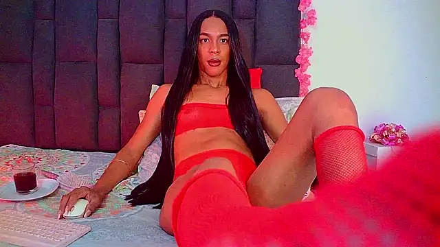 Snapshot of carmen14 chatting on 10-28-25, 05:44 carmen14 online show from 10-28-25, 05:44