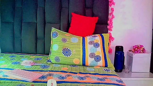 Snapshot of carmen14 chatting on 11-10-25, 10:14 carmen14 online show from 11-10-25, 10:14