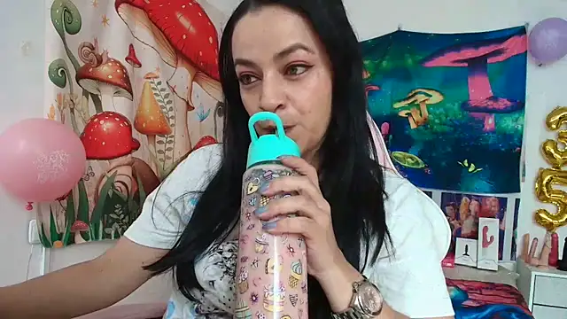 LovelyAzucena online show from 05-14-26, 01:51