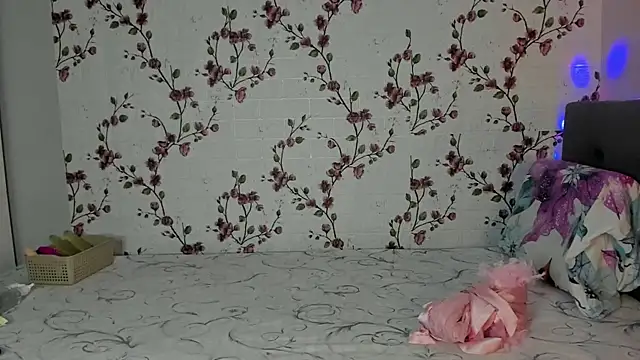 Alisagold90 online show from 10-13-25, 07:19