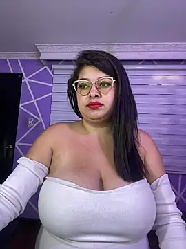 Snapshot of MiiaaJoness chatting on 03-11-26, 03:29 MiiaaJoness online show from 03-11-26, 03:29