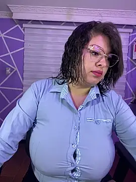 Snapshot of MiiaaJoness chatting on 05-27-26, 03:42 MiiaaJoness online show from 05-27-26, 03:42