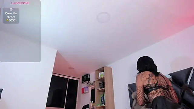 Nicolle alexandra online show from 04-19-26, 10:25