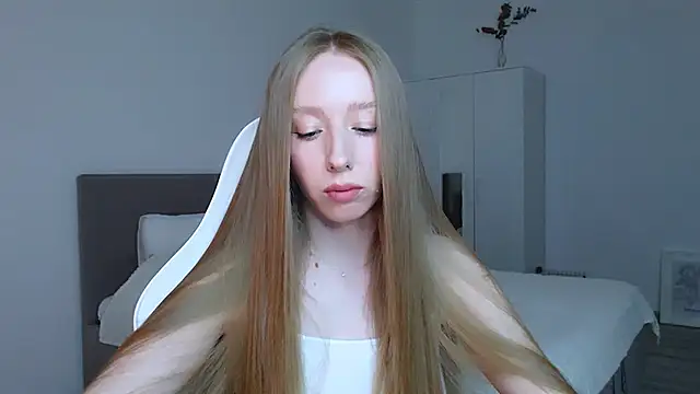 Luna insniity online show from 10-21-25, 07:58