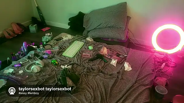 Taylorsexbot online show from 05-15-26, 06:42