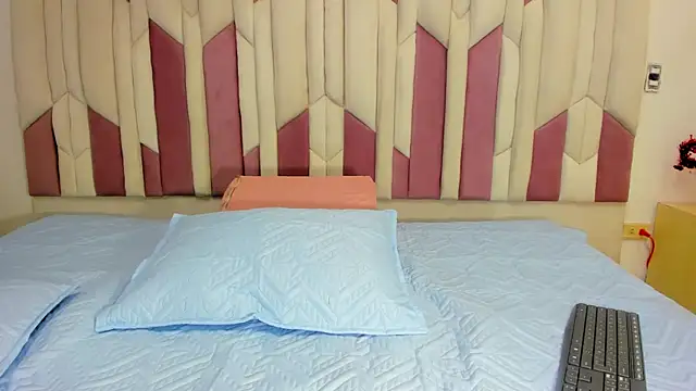 lucyy gray online show from 02-19-25, 03:06