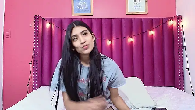 littlee emilyy  online show from 01-22-25, 05:59