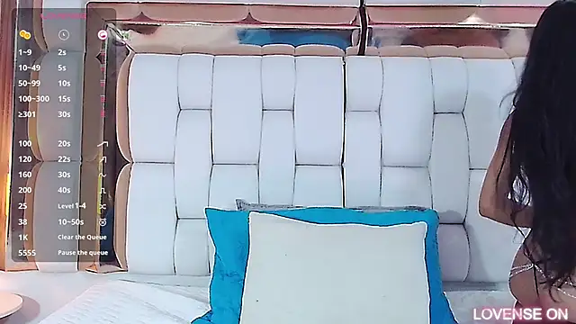 littlee emilyy  online show from 03-19-25, 09:06