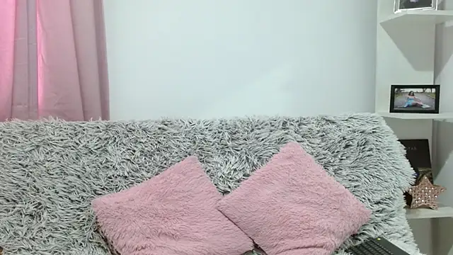 Snapshot of aliicee_m chatting on 09-29-25, 05:40 aliicee m online show from 09-29-25, 05:40