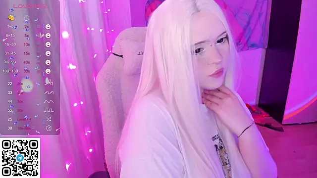 Snapshot of SelenaCute chatting on 05-11-26, 04:04 SelenaCute online show from 05-11-26, 04:04