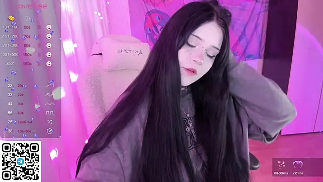 Snapshot of SelenaCute chatting on 05-29-26, 04:05 SelenaCute online show from 05-29-26, 04:05