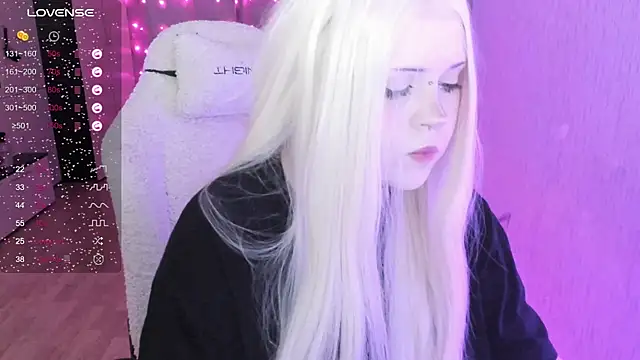 SelenaCute online show from 08-03-26, 06:33