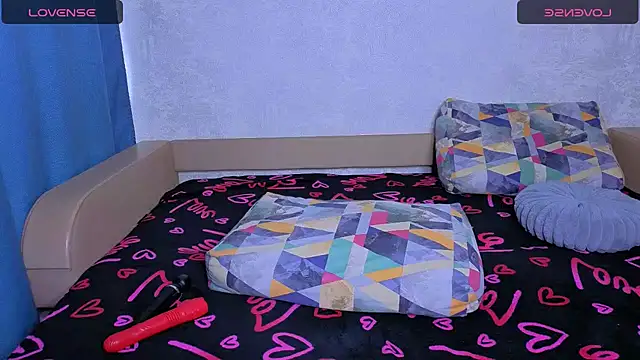 Snapshot of LucieHells chatting on 05-18-26, 04:18 LucieHells online show from 05-18-26, 04:18