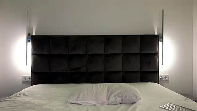 NotElis online show from 09-13-25, 03:12