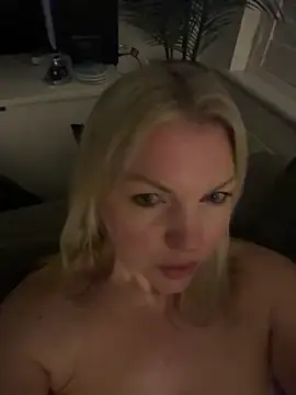 Snapshot of sedymilf chatting on 12-17-25, 01:22 sedymilf online show from 12-17-25, 01:22