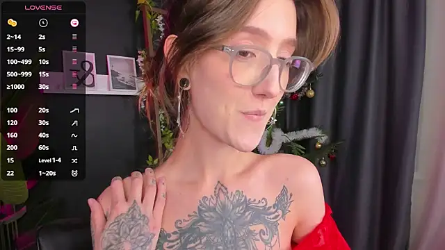 Snapshot of Lola_Missy chatting on 12-31-24, 05:44 Lola Missy online show from 12-31-24, 05:44