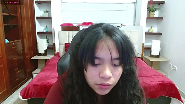 laureentt  online show from 02-11-25, 09:31