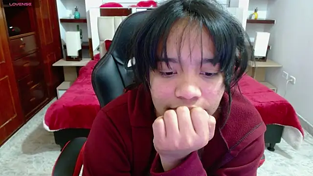 laureentt  online show from 02-12-25, 09:20