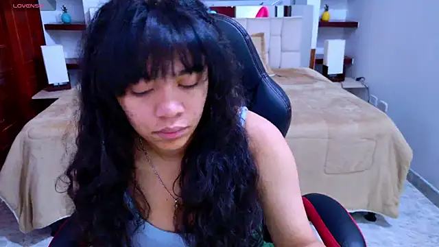 laureentt  online show from 10-11-25, 03:06