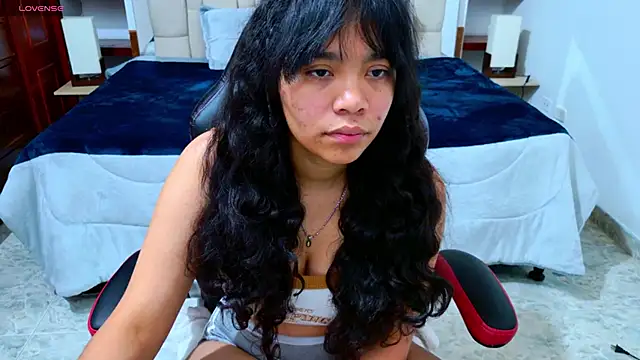 laureentt  online show from 10-18-25, 07:36