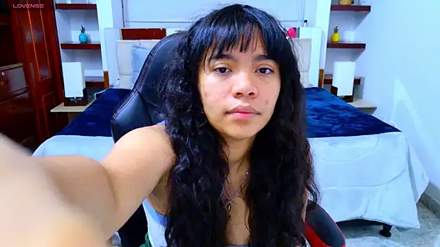 laureentt  online show from 11-19-25, 03:28