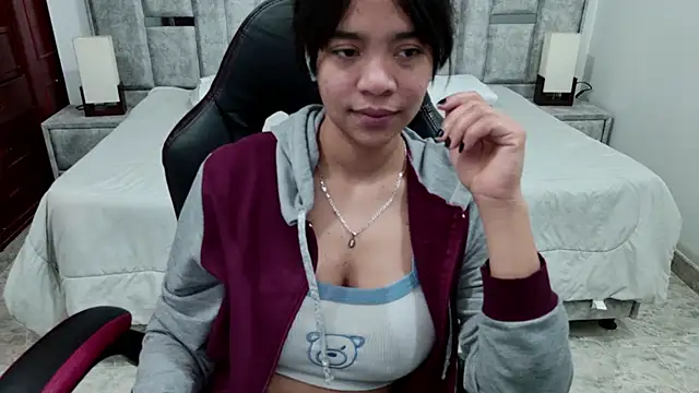Snapshot of laureentt_ chatting on 05-06-26, 03:13 laureentt online show from 05-06-26, 03:13