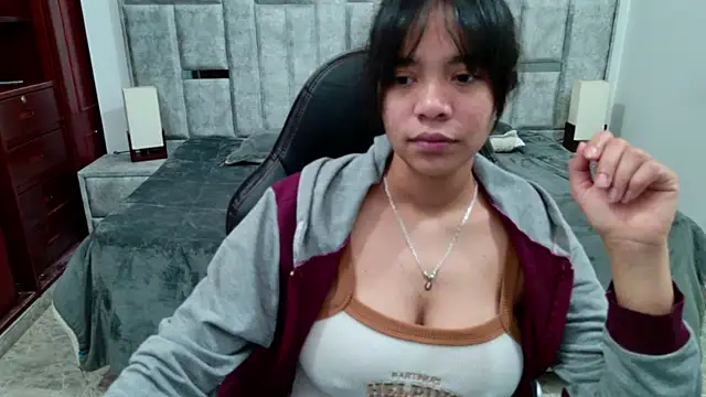 Snapshot of laureentt_ chatting on 06-08-26, 03:18 laureentt online show from 06-08-26, 03:18