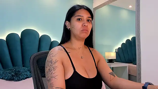 sharlott18 online show from 11-26-25, 12:39