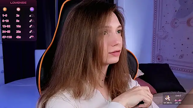 Snapshot of SwettyMolly chatting on 11-17-25, 09:42 SwettyMolly online show from 11-17-25, 09:42