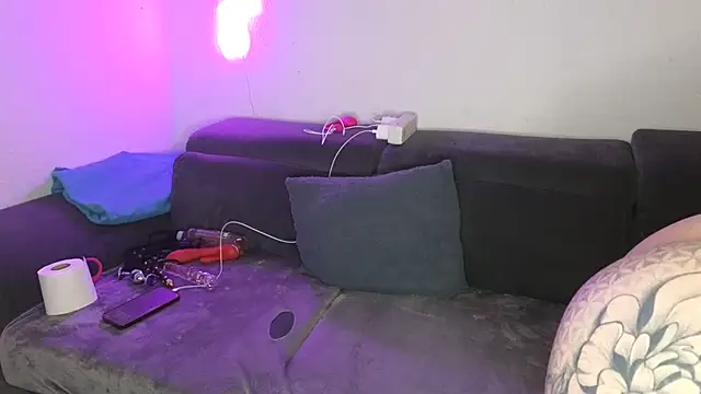 Snapshot of Furby13 chatting on 01-05-25, 09:47 Furby13 online show from 01-05-25, 09:47