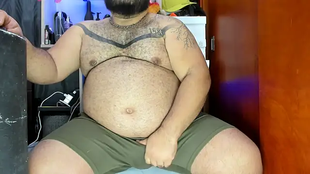 Snapshot of Latino_bigcock chatting on 12-01-24, 10:32 Latino bigcock online show from 12-01-24, 10:32