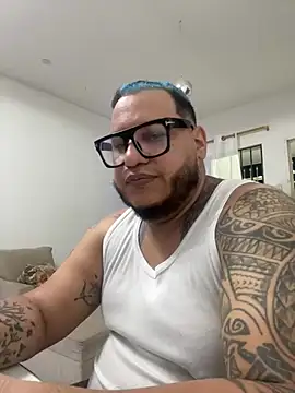 Snapshot of Latino_bigcock chatting on 12-19-24, 01:18 Latino bigcock online show from 12-19-24, 01:18