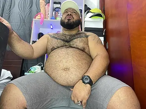 Snapshot of Latino_bigcock chatting on 02-04-25, 06:06 Latino bigcock online show from 02-04-25, 06:06