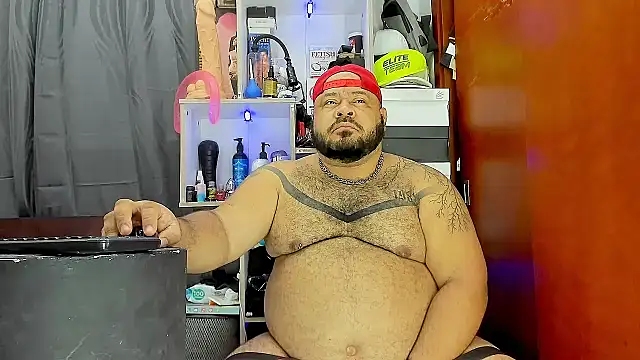 Snapshot of Latino_bigcock chatting on 02-26-25, 04:58 Latino bigcock online show from 02-26-25, 04:58